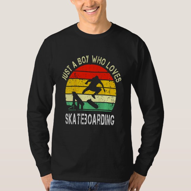 T-shirt Enfants Juste Un Garçon Qui Aime Le Skateboard Vin (Devant)