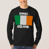 Ennis, Irlande avec drapeau irlandais