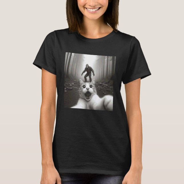 T-shirt Énorme chat surpris et effrayé en selfie (Devant)