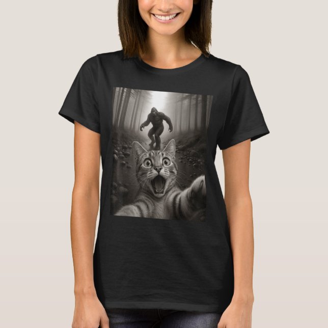 T-shirt Énorme surprise d'Ed le chat en selfie avec Bigfoo (Devant)