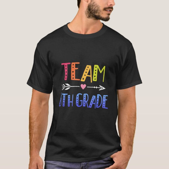 T-shirt Enseignant 6e année Cute Arrow 6e année Tee d'équi (Devant)