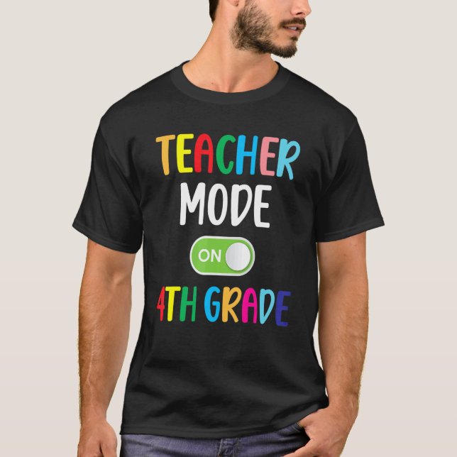 T-shirt Enseignant de 4e année Mode Sur l'équipe de quatri (Devant)