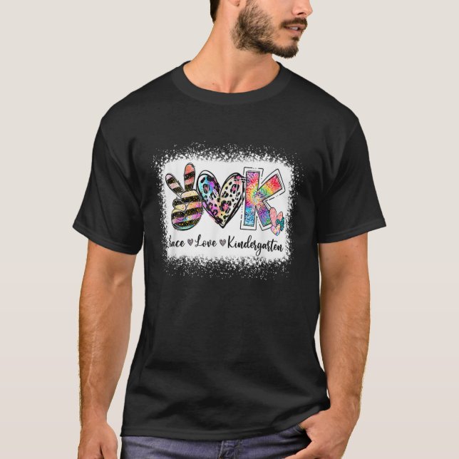 T-shirt Enseignant de l'année Peace Love Kindergarten Team (Devant)