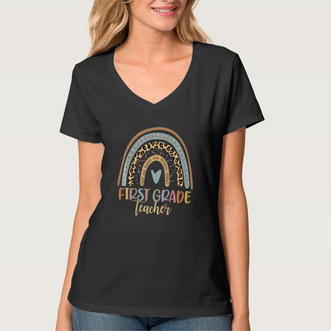 T-shirt Enseignant de première année Léopard Arc-en-ciel R (Devant)