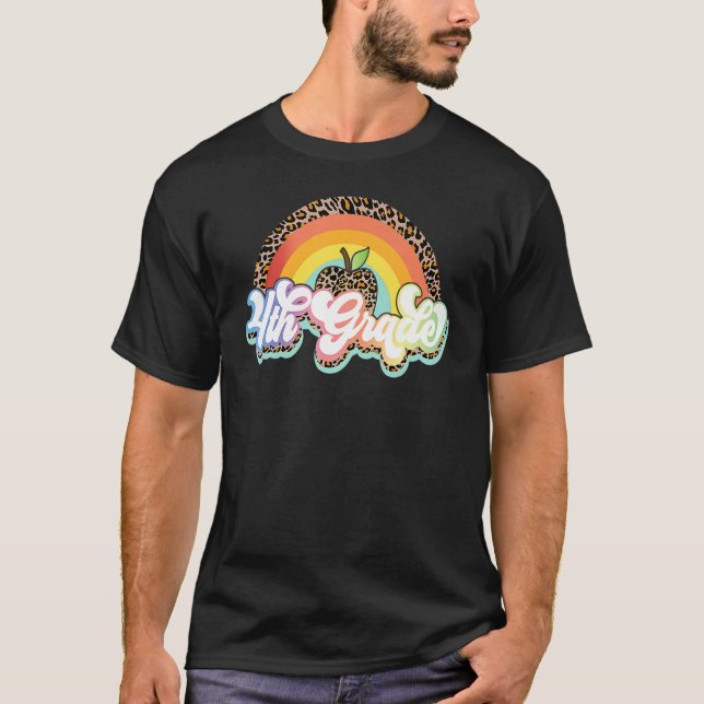 T-shirt Enseignant de quatrième année Léopard Arc-en-ciel  (Devant)