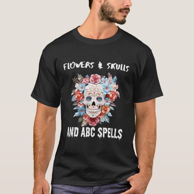 T-shirt Enseignant Halloween Fleurs Skuls Et Abc Spells Gr (Devant)