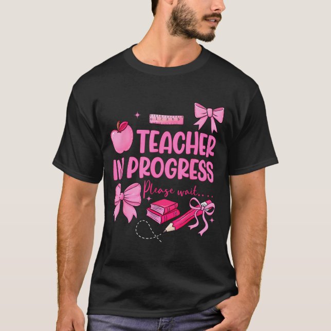 T-shirt Enseignante féminine en progrès mignonne coquette  (Devant)