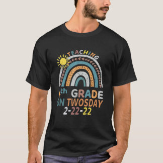 T-shirt Enseignement 4E Année Le Jour 2022 2-22-2022 Schoo