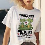 T-shirt Ensemble Jusqu'À Ce Que Nous Crochions Funky Frog<br><div class="desc">Célébrez votre lien incassable avec cette adorable conception de couple de grenouilles! Doté de deux charmantes grenouilles entourées de coeurs et de fleurs, ce maillot fantaisiste est parfait pour les couples qui aiment l'humour et une façon unique d'express leur engagement. Personnalisez-le avec vos noms pour le rendre vraiment spécial. Idéal...</div>