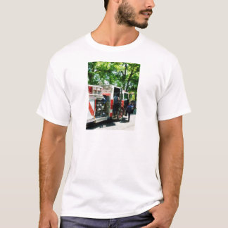 T-shirt Entrer dans le camion de pompiers