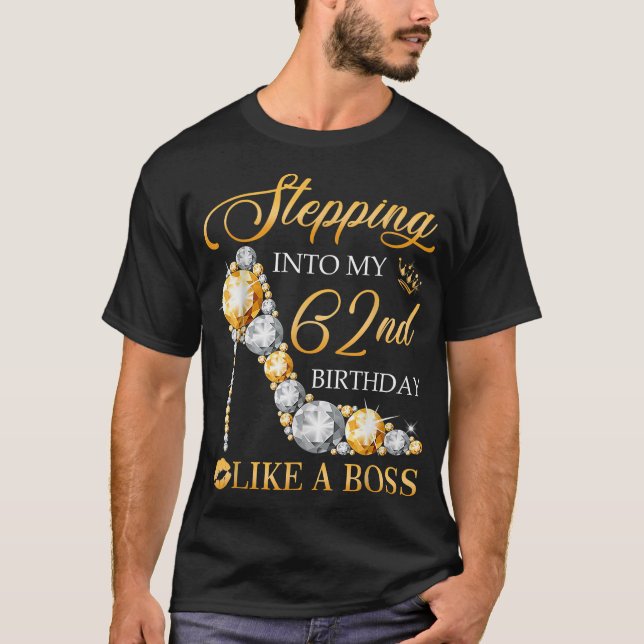 T-shirt Entrer dans mes 62 ans comme un patron Joyeux anni (Devant)