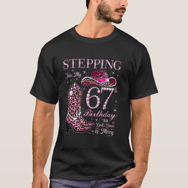 T-shirt Entrer dans mon 67e anniversaire avec la grâce de  (Devant)