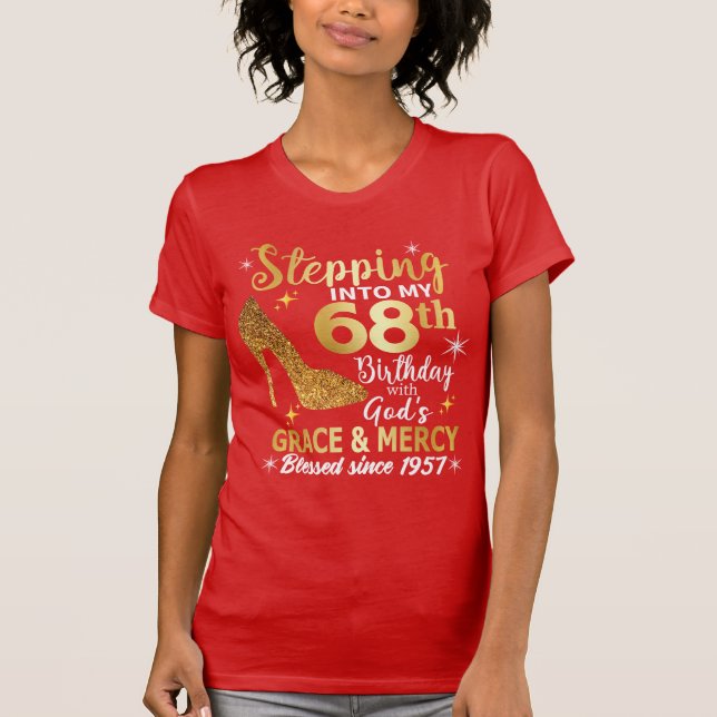 T-shirt Entrer dans mon 68e anniversaire avec la grâce de  (Devant)