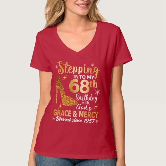 T-shirt Entrer dans mon 68e anniversaire avec la grâce de  (Devant)
