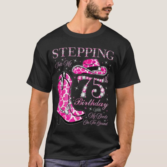 T-shirt Entrer dans mon 75e anniversaire avec mes bottes (Devant)