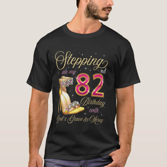 T-shirt Entrer dans mon 82e anniversaire avec la grâce de  (Devant)