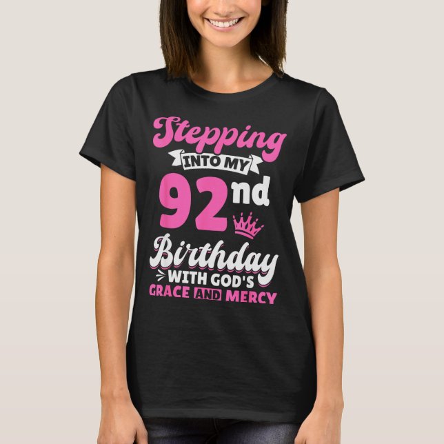 T-shirt Entrer dans mon 92e anniversaire avec la grâce de  (Devant)