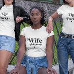 T-shirt Épouse de coeur rétro Script du Parti Bachelorette<br><div class="desc">Célébrez votre bachelorette avec ce t-shirt moderne et élégant,  avec un script et un coeur rétro.</div>