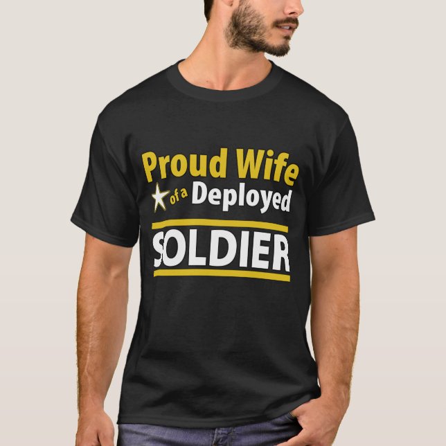 T-shirt Épouse fière d'une chemise déployée de soldat (Devant)