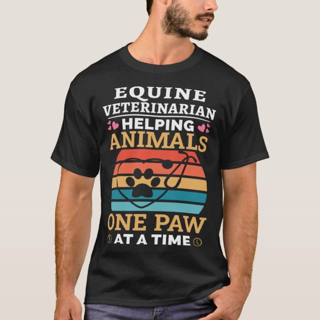 T-shirt Equine Veterinarian Helping Animals One Paw At Tim (Devant)