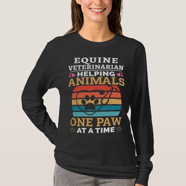 T-shirt Equine Veterinarian Helping Animals One Paw At Tim (Devant)