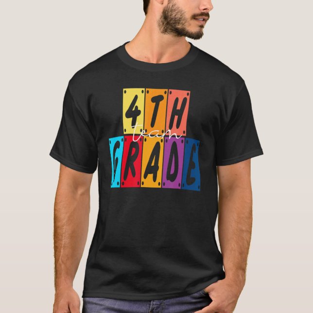 T-shirt Équipe de 4e année Rétro Joyeux Premier jour de l' (Devant)