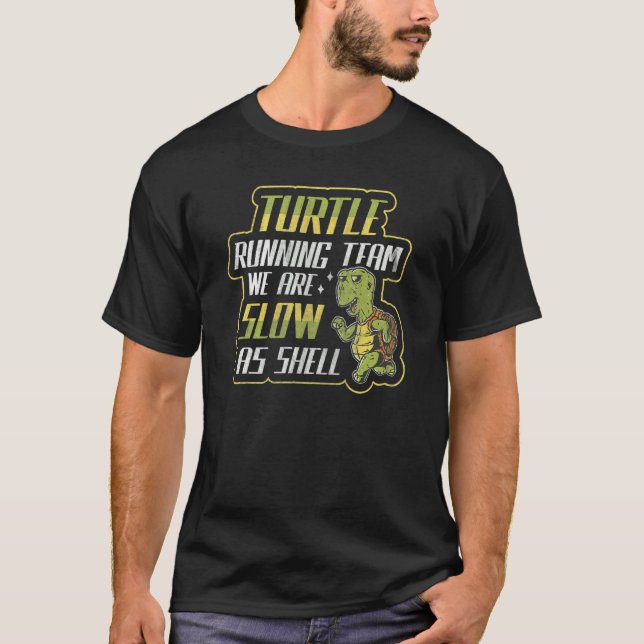 T-shirt Équipe de course de tortue Nous sommes lents comme (Devant)