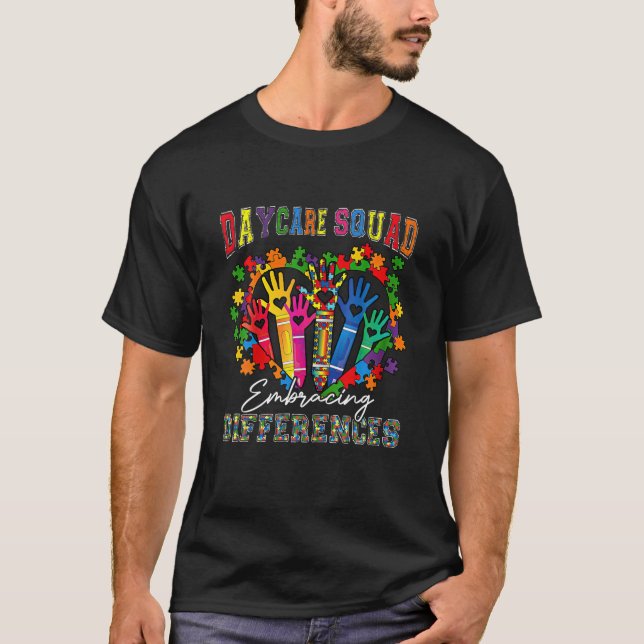 T-shirt Équipe de garderie qui accepte les différences Aut (Devant)