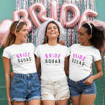 T-shirt Équipe de mariées | Bridesmaid Chaud Rose Bachelor<br><div class="desc">"Bride Squad", un joli t-shirt féminin d'art, simple et élégant, avec une typographie moderne et minimaliste en noir et rose néon chaud dans un style cool et tendance. Le slogan, le nom et le rôle peuvent facilement être personnalisés avec les noms de votre fête de mariée, par exemple, mariée, demoiselles...</div>