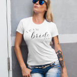 T-shirt Équipe Mariée Pour Être Bachelorette<br><div class="desc">Cette fiancée d'équipe pour être la conception de t-shirt de la fête de bachelorette est un ajout amusant à toute fête de bachelorette.</div>