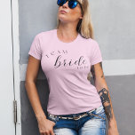 T-shirt Équipe Mariée Pour Être Bachelorette<br><div class="desc">Cette fiancée d'équipe pour être la conception de t-shirt de la fête de bachelorette est un ajout amusant à toute fête de bachelorette.</div>