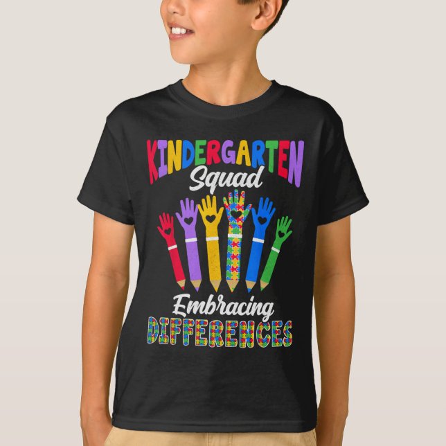 T-shirt Escouade de maternelle qui accepte les différences (Devant)
