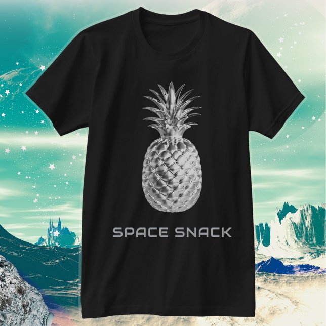 T-shirt Espace Snack Silver Pineapple (A t-shirt with silver pineapple and 'Space Snack' caption, for sci-fi fans and aspiring astronauts)