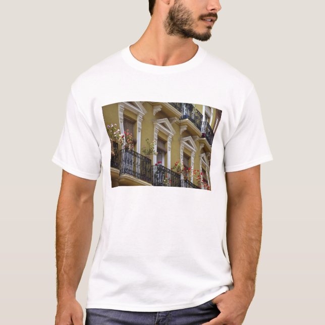 T-shirt Espagne, Séville, Andalousie Géraniums pendent sur (Devant)