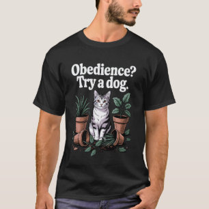 T-shirt Essai de dressage de chat drôle Un chien chats