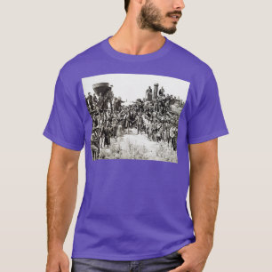 T-shirt Est et Ouest serrer les mains à la pose de Dernier