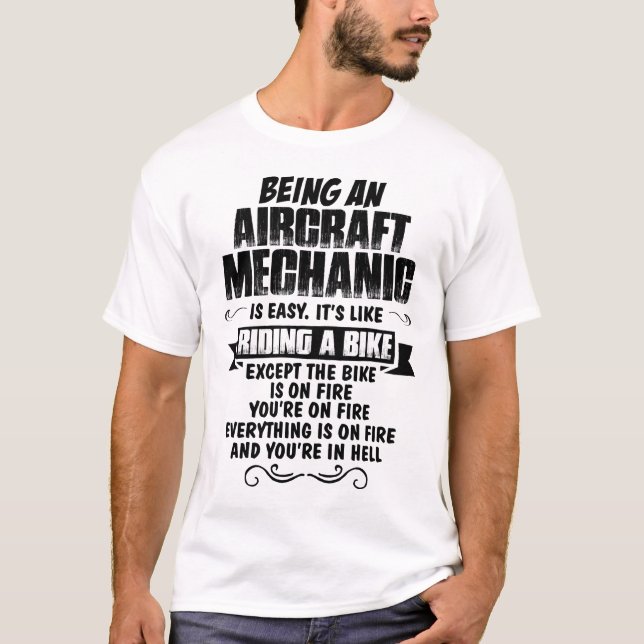 T-shirt Étant un mécanicien d'aviation… (Devant)
