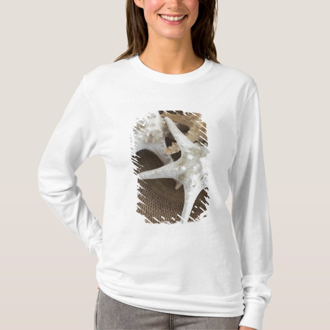 T-shirt Étoiles de mer dans un panier (Devant)