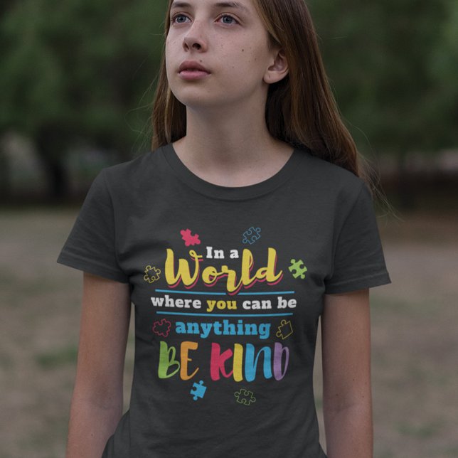 T-shirt Être Gentil Dans Une Équipe Mondiale De Sensibilis (Créateur téléchargé)