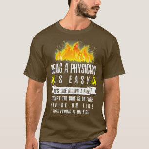 T-shirt Être un médecin est facile tout est en feu