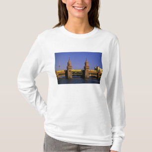 T-shirt Europe, Allemagne, Berlin. Kreuzberg, Oberbaum