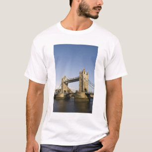 T-shirt Europe,ANGLETERRE, Londres : Tower Bridge / Tard