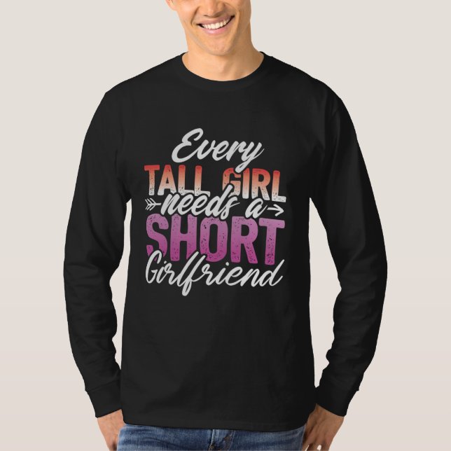 T-shirt Every Tall Girl Needs A Short Girlfriend  LGBT Les (Devant)