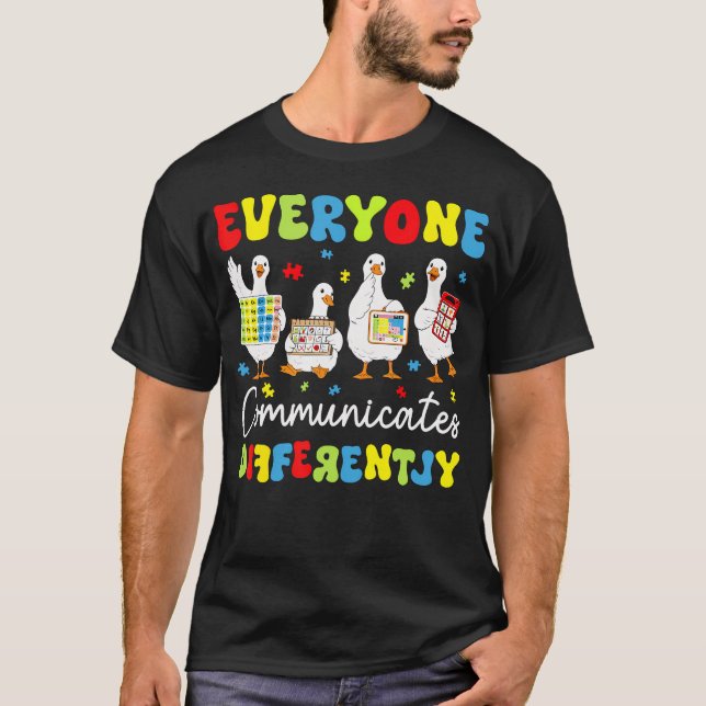 T-shirt Everyone Communicates Differently Autism (Devant)