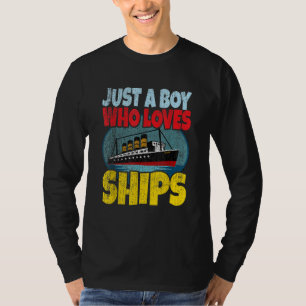 T-shirt Expédier Juste Un Garçon Qui Aime Les Navires Bate