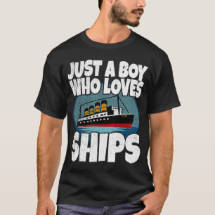 T-shirt Expédiez Juste Un Garçon Qui Aime Les Navires Bate