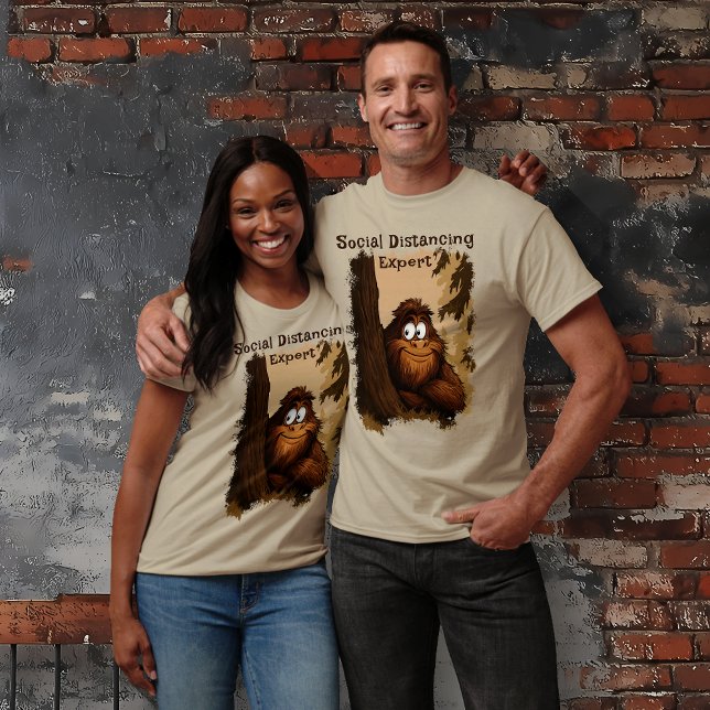 T-shirt Expert en Distances Sociales Sasquatch (Social Distancing Expert Sasquatch T-Shirt)