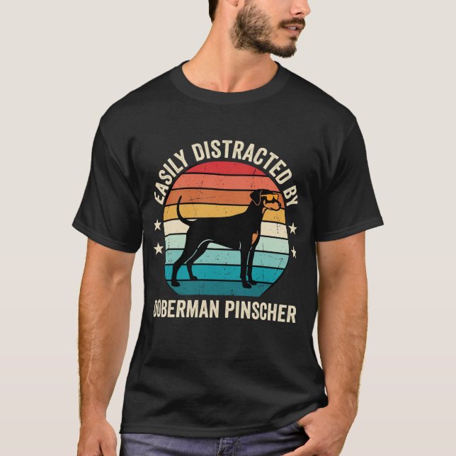 T-shirt Facilement distrait par Doberman Pinscher Retro Su (Devant)