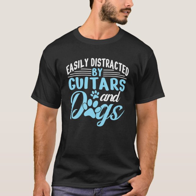 T-shirt Facilement Distrait Par Guitares Et Chiens Drôle C (Devant)