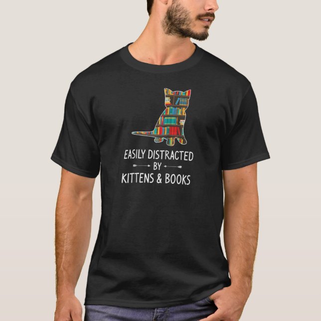 T-shirt Facilement Distrait Par Kittens & Books Kitty Cat  (Devant)